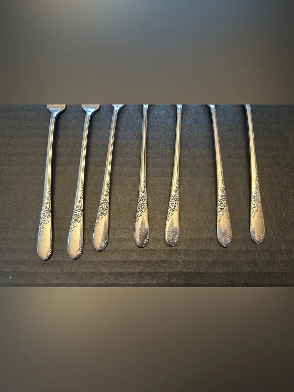 Set Of 7 Oneida Wm A Rogers Stainless Cocktail Forks Oysters Floral Pattern